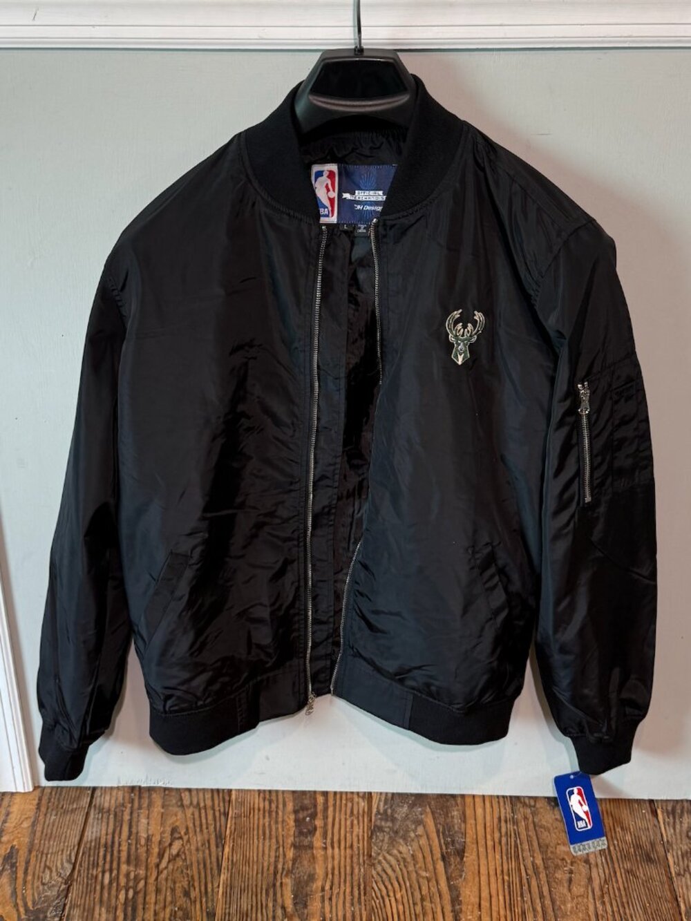 NEW Milwaukee Bucks Jeff Hamilton Satin Bomber Jacket Mens Size Large Black NWT